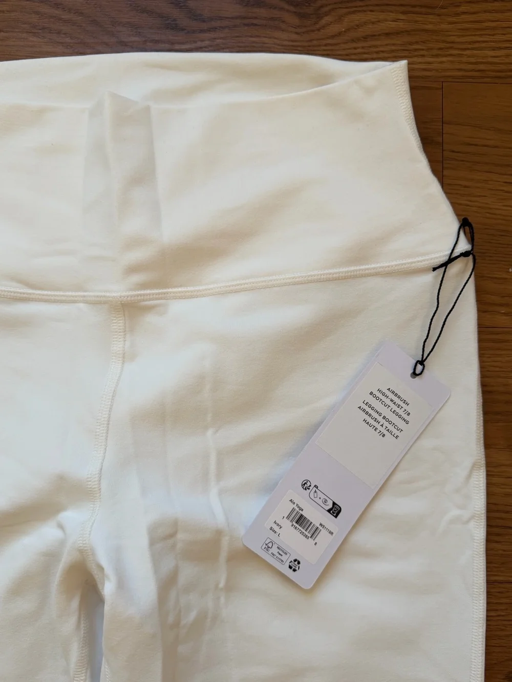 Alo Airbrush High Waisted 7/8 Bootcut Legging in Ivory